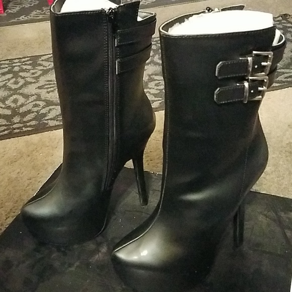 Winter boots - Picture 1 of 3